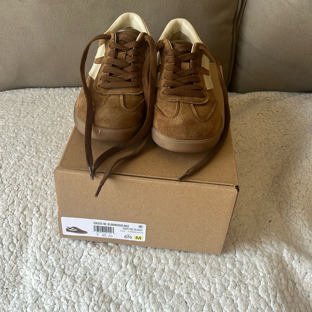 Vince Oasis brown suede sneaker size 6.5
